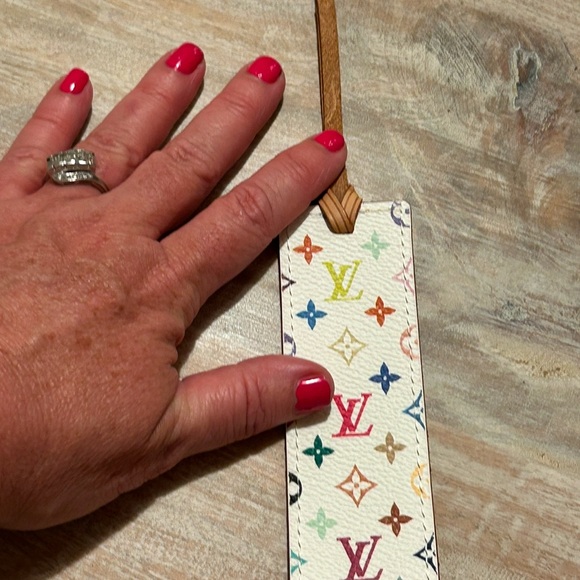 Authentic Louis Vuitton Bookmark! Leather - Picture 4 of 4
